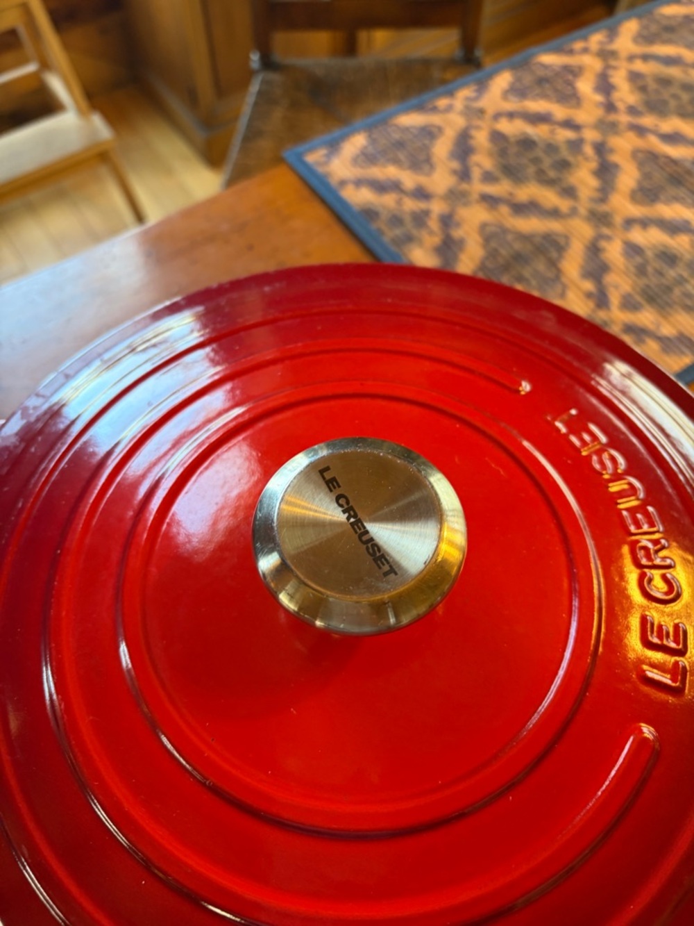 Le Creuset Signature Round Dutch Oven in Cerise 28 cm 7.25 quarts - Picture 2 of 5